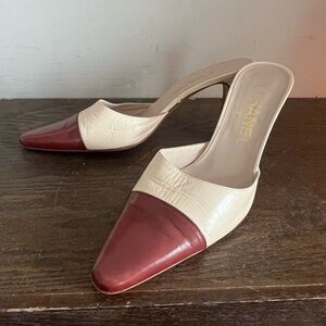 Vintage 90’s CHANEL Two Tone Cream and Burgundy Mules NEEDS REPAIR 37 EU